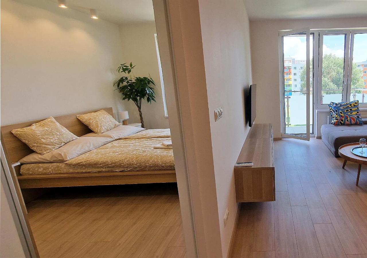 New Cozy 2 Room Pink Apartment Bratislava 059 Eksteriør billede