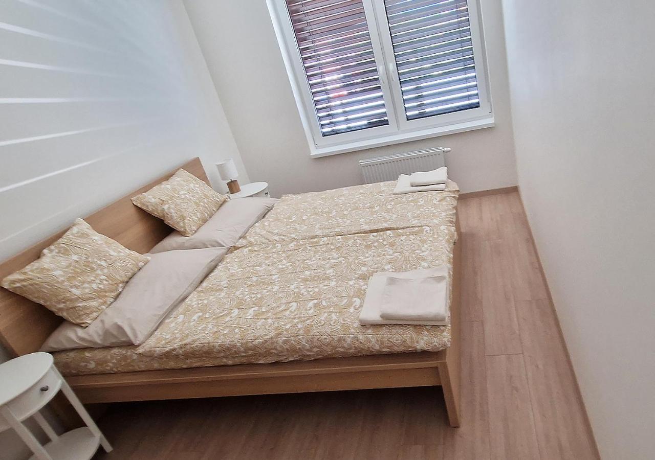 New Cozy 2 Room Pink Apartment Bratislava 059 Eksteriør billede