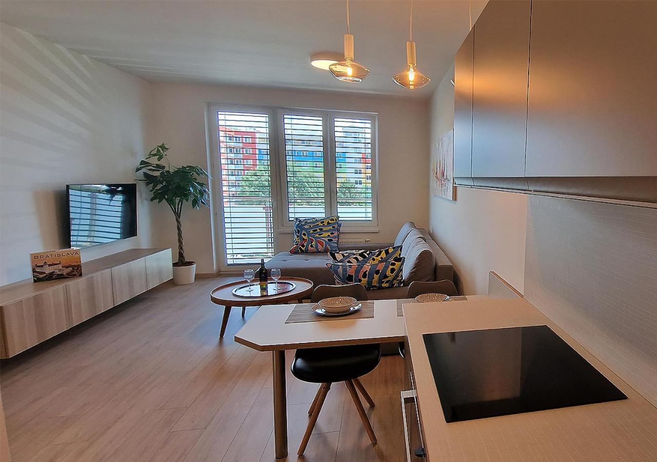 New Cozy 2 Room Pink Apartment Bratislava 059 Eksteriør billede