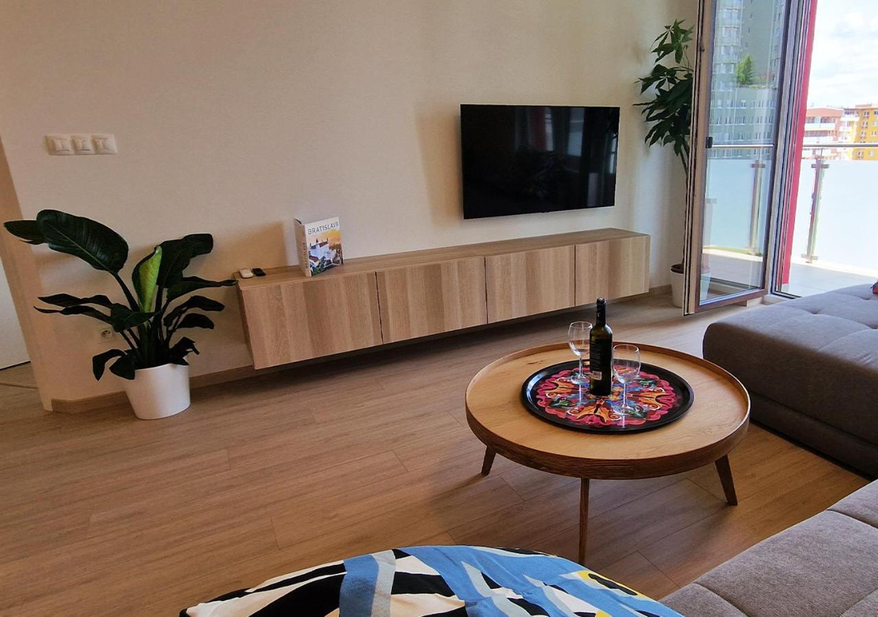 New Cozy 2 Room Pink Apartment Bratislava 059 Eksteriør billede