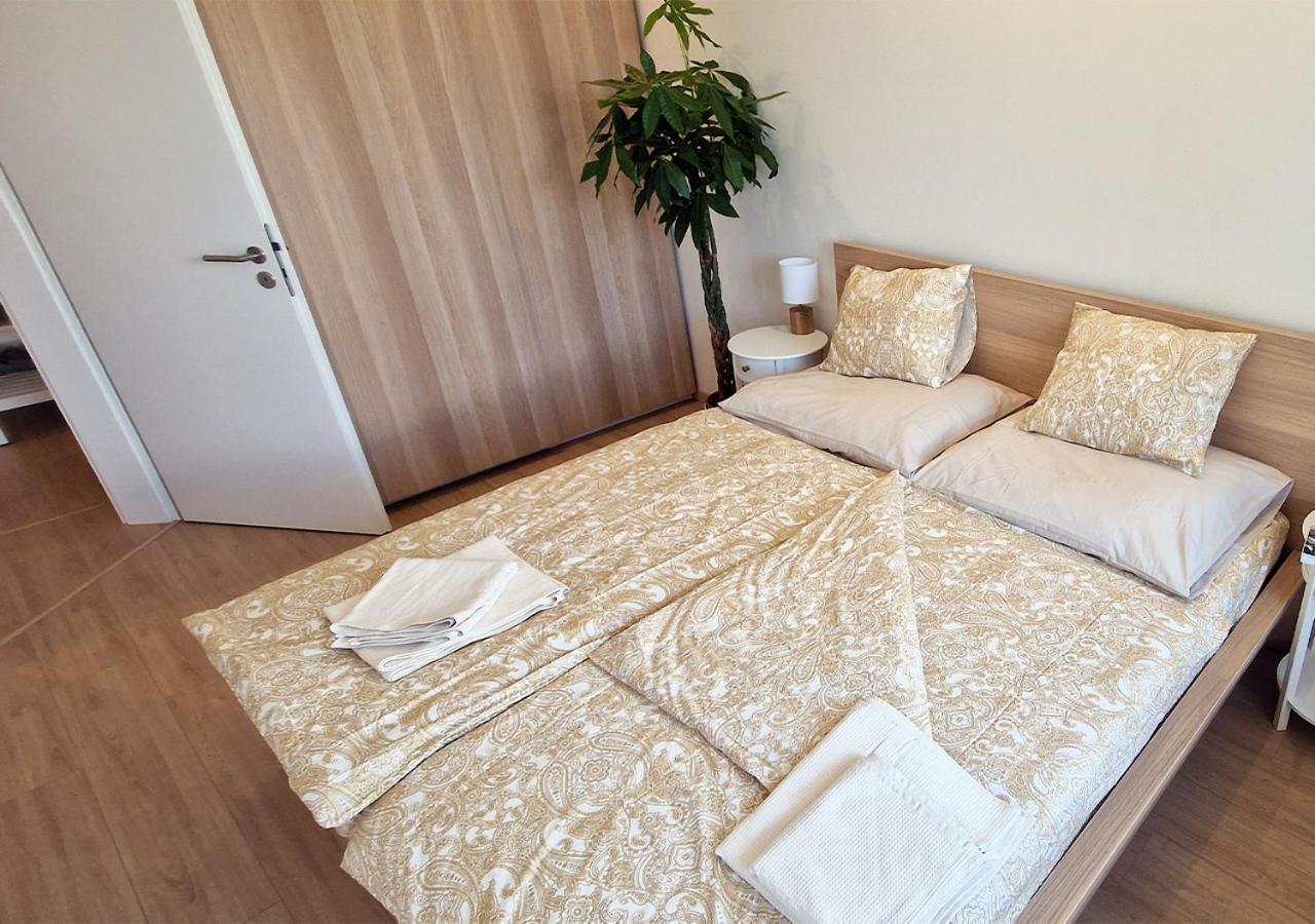 New Cozy 2 Room Pink Apartment Bratislava 059 Eksteriør billede