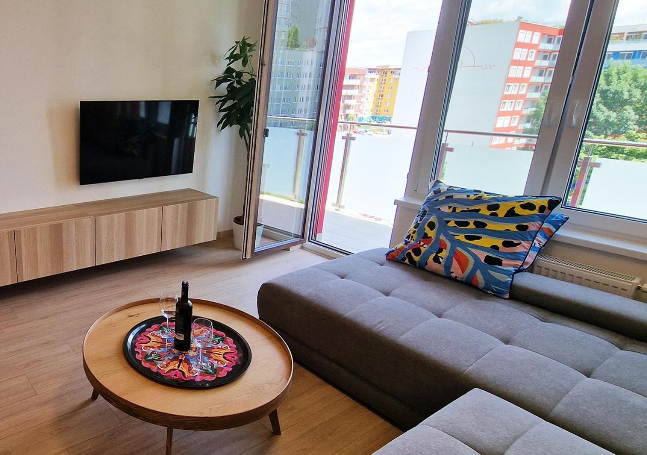 New Cozy 2 Room Pink Apartment Bratislava 059 Eksteriør billede