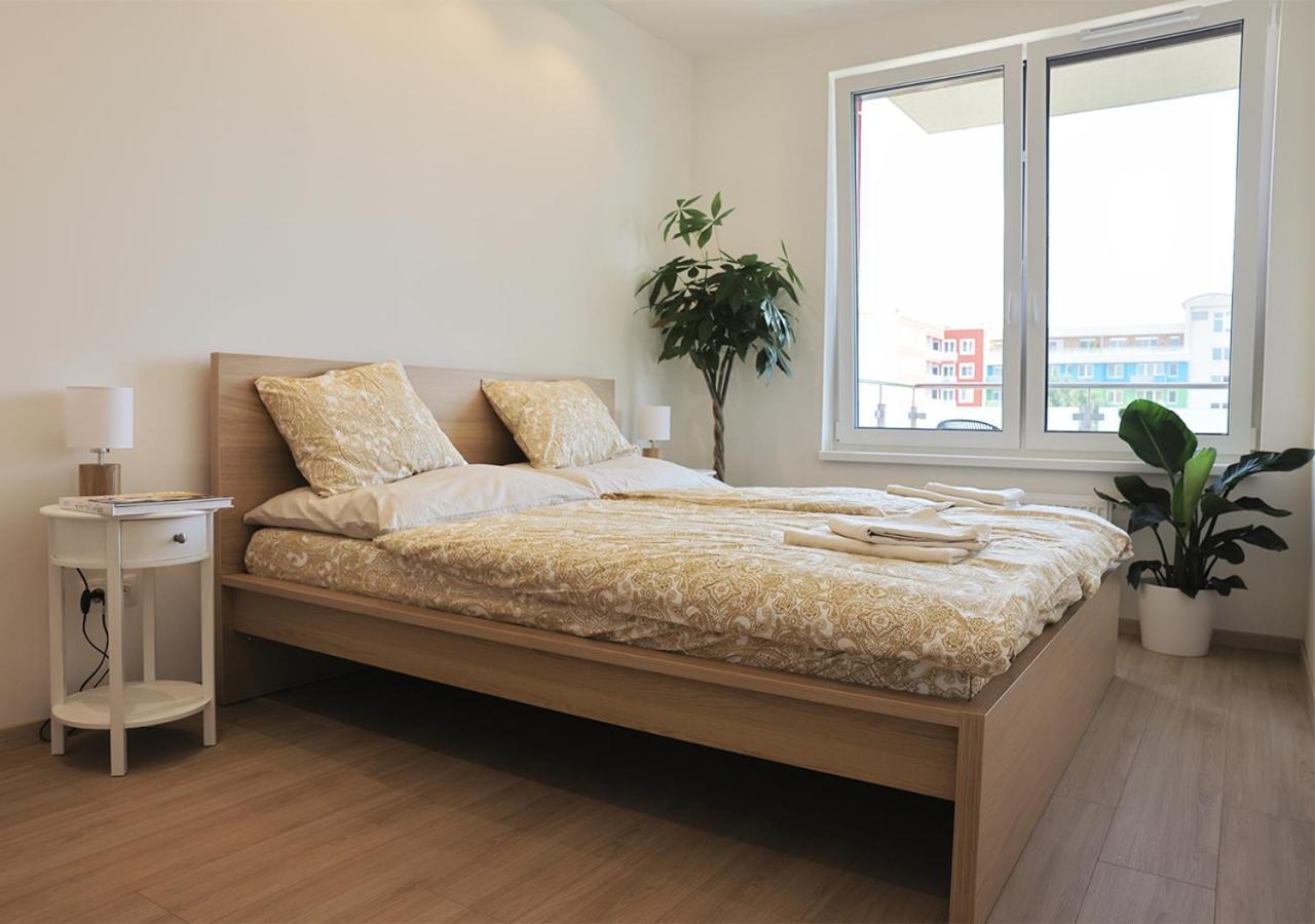 New Cozy 2 Room Pink Apartment Bratislava 059 Eksteriør billede