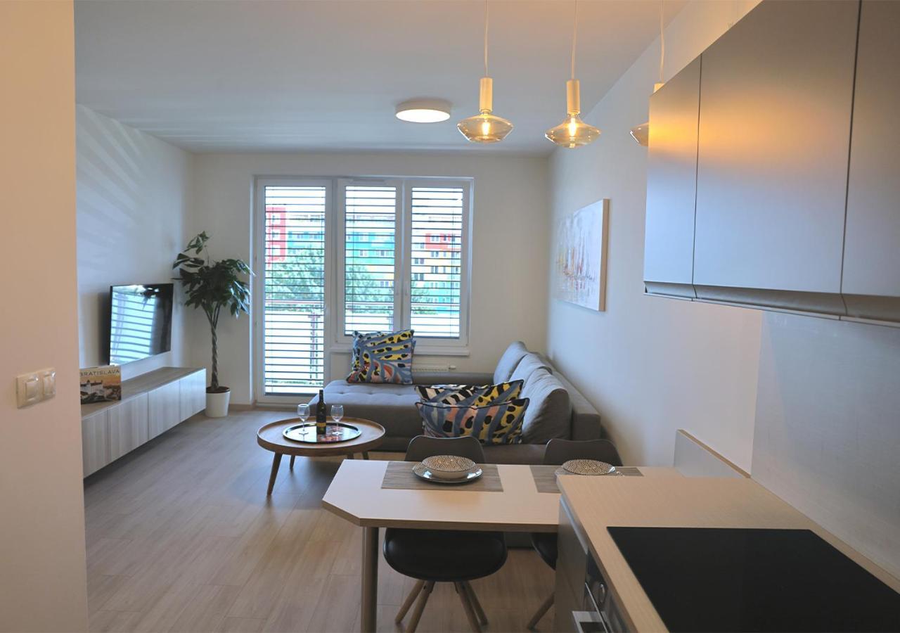 New Cozy 2 Room Pink Apartment Bratislava 059 Eksteriør billede